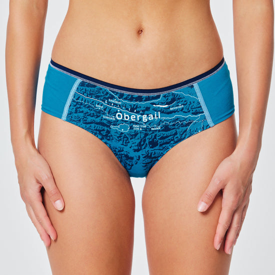 EIN SCHÖNER FLECK ERDE. Unterhose Österreich. Fair Fashion. Damen-Unterhose mit Motiv OBERGAIL. Sportlicher Schnitt. GOTS zertifiziert. Perfektes Geschenk für Naturliebhaberinnen.