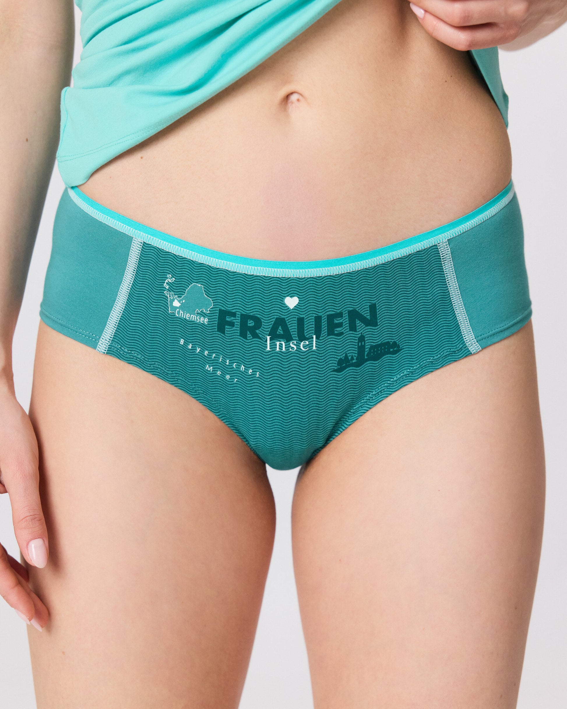 Fraueninsel Chiemsee. Unterhose mit Motiv. Illustration auf Unterwäsche.