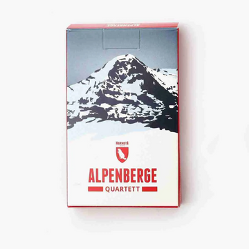Kartenspiel Alpenberge Quartett in roter Schachtel mit Bergmotiv auf der Vorderseite