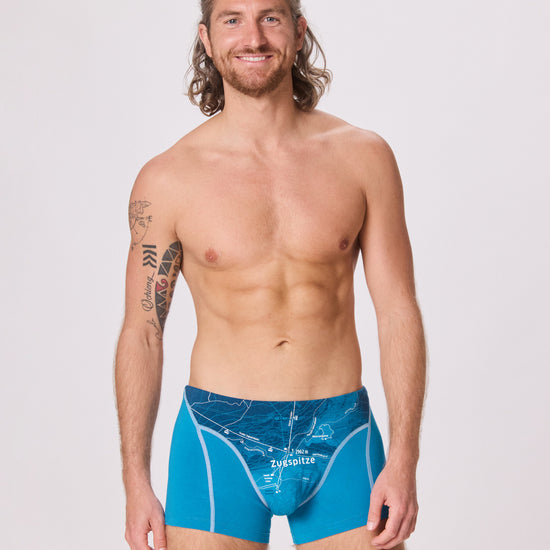 EIN SCHÖNER FLECK ERDE. Herren-Unterhose aus Bio-Baumwolle produziert in Europa mit Motiv Zugspitze. Unterwäsche mit Motiv.