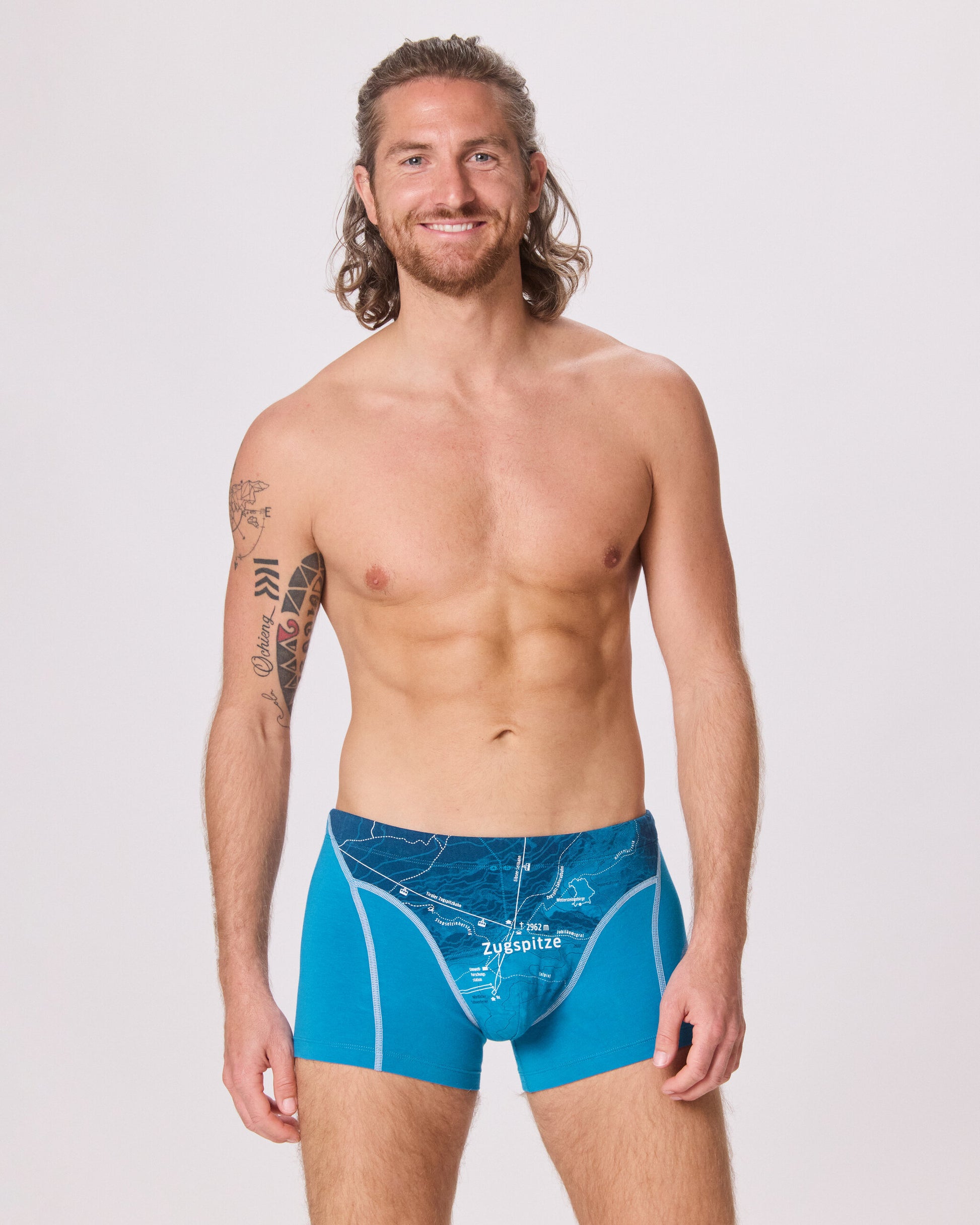 EIN SCHÖNER FLECK ERDE. Herren-Unterhose aus Bio-Baumwolle produziert in Europa mit Motiv Zugspitze. Unterwäsche mit Motiv.