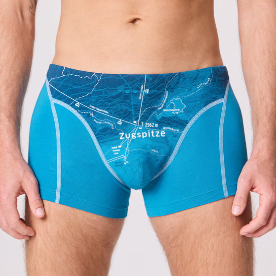 EIN SCHÖNER FLECK ERDE. Herren-Unterhose aus Bio-Baumwolle produziert in Europa mit Motiv Zugspitze. Unterwäsche mit Motiv.