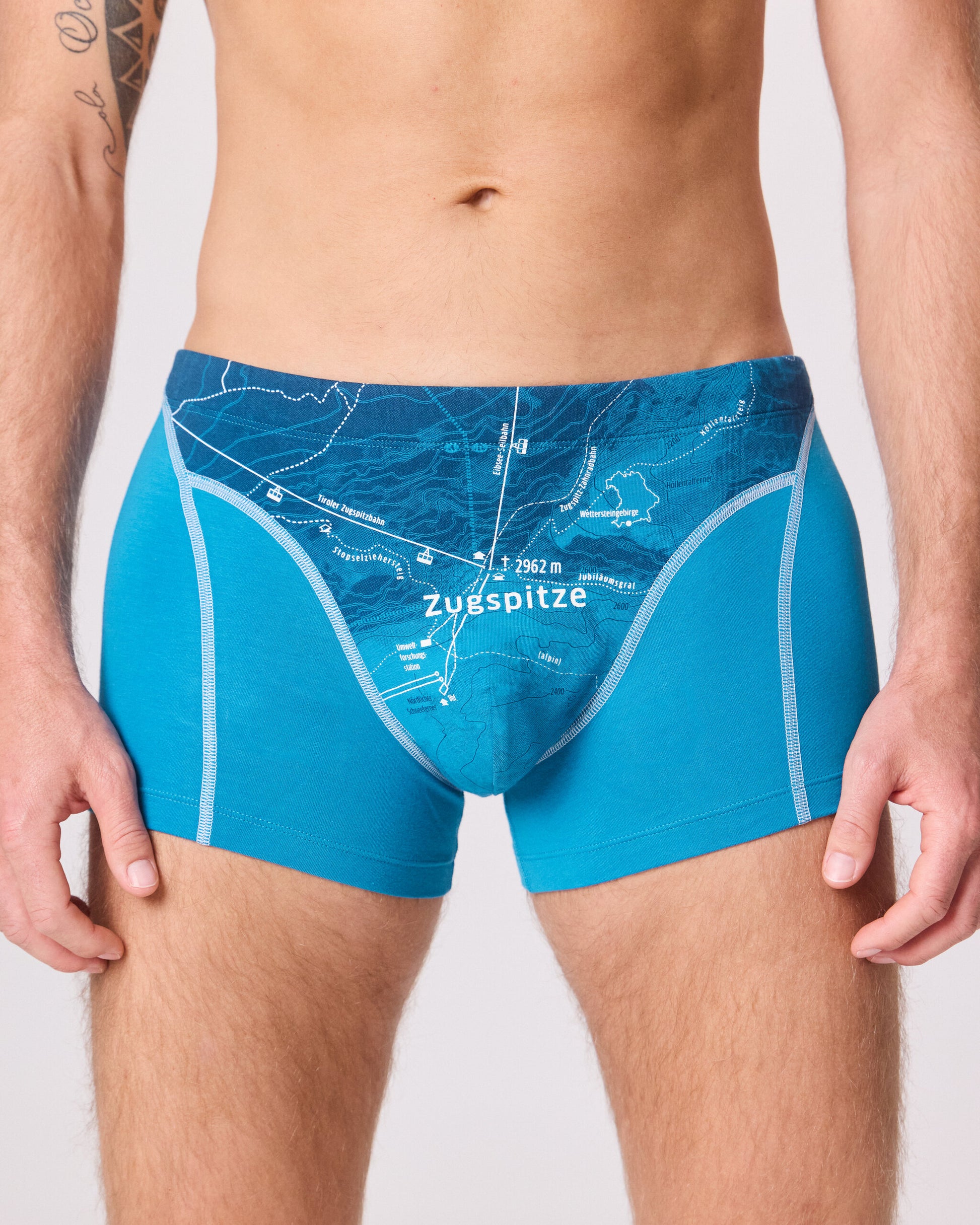 EIN SCHÖNER FLECK ERDE. Herren-Unterhose aus Bio-Baumwolle produziert in Europa mit Motiv Zugspitze. Unterwäsche mit Motiv.