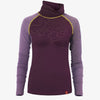 Violettes Langarmshirt mit lilafarbenen Ärmeln und gelben Linienmustern von Ein schöner Fleck Erde, stehend auf weißem Hintergrund